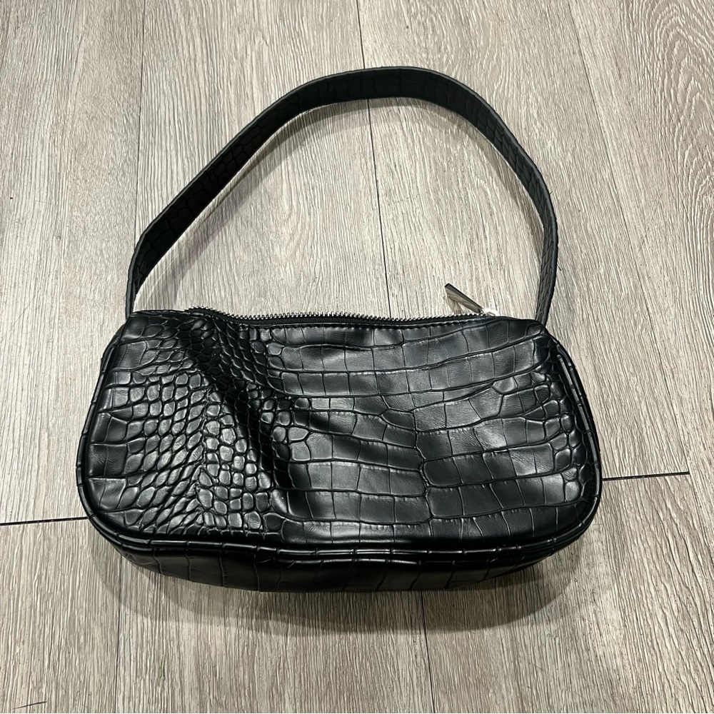 Forever 21 Black Croc-Textured Shoulder Bag
